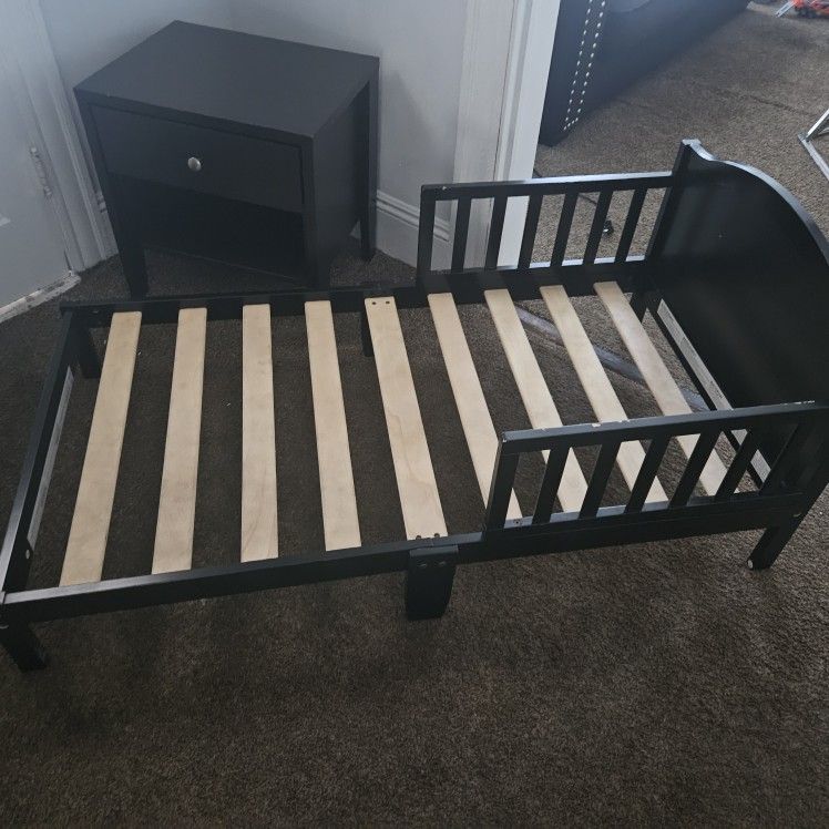 Toddler bed with nightstand