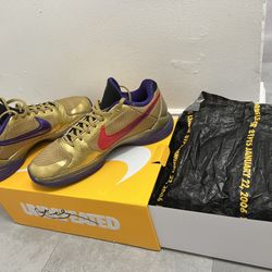 Kobe Undefeated Size 9 