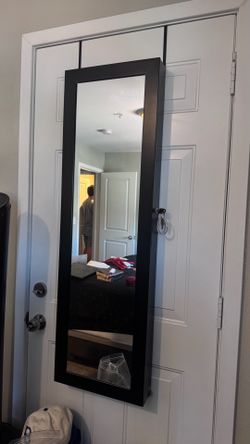 Jewelry mirror
