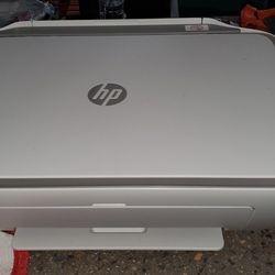 HP PRINTER- STILL IN WORKING CONDITION 