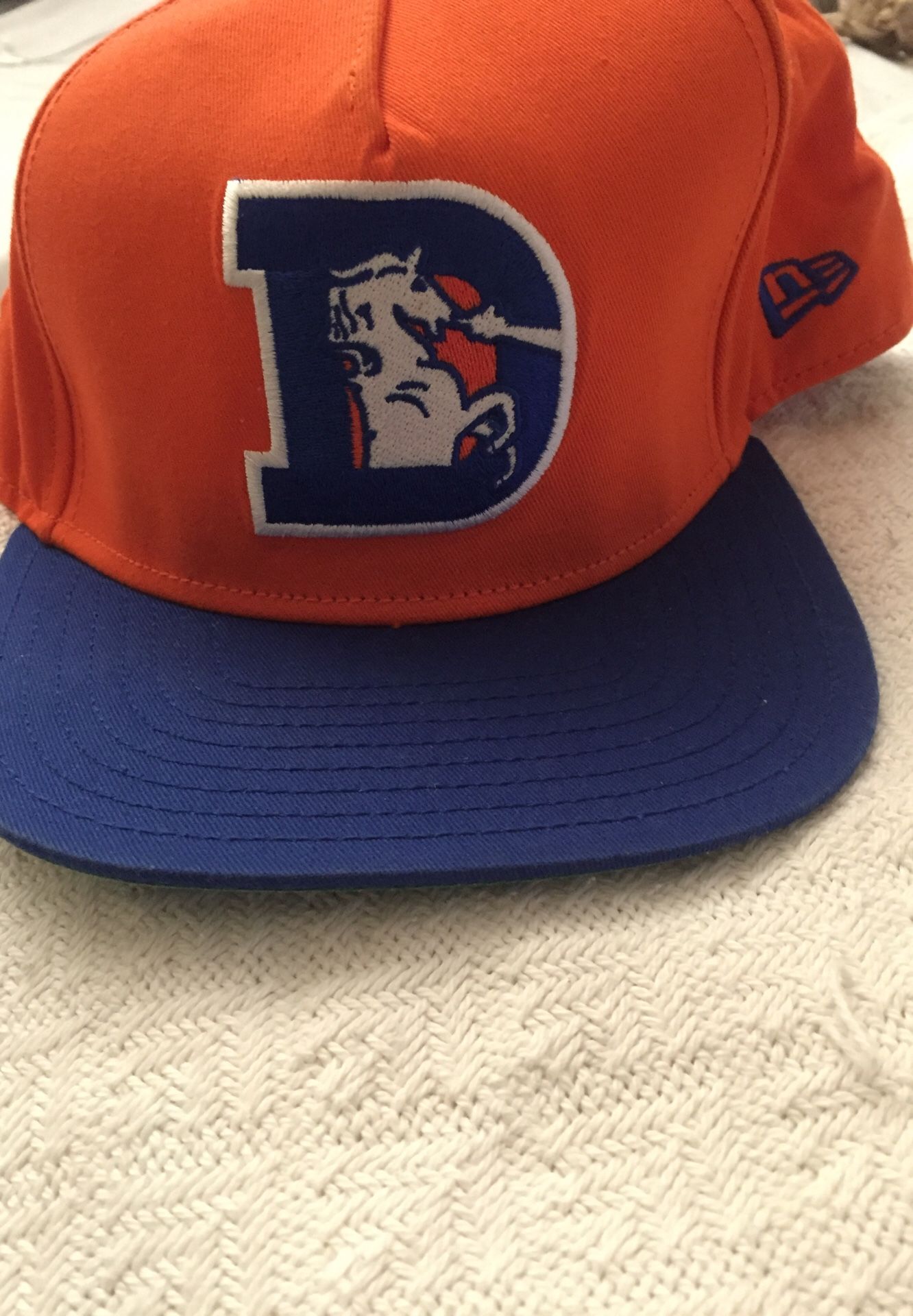 Vintage logo Denver Broncos hat (adjustable size )