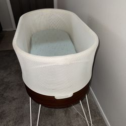 SNOO Bassinet With Mobile And Extras!
