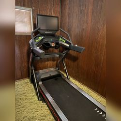 Bowflex Treadmill, Motorized with Screen - Excellent - 2021 – Lebanon, OR