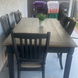 Nice Dining Table And Chairs 