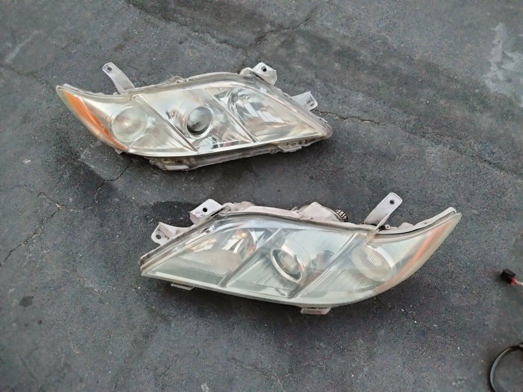 2007-2009 Toyota Camry Headlights OEM.