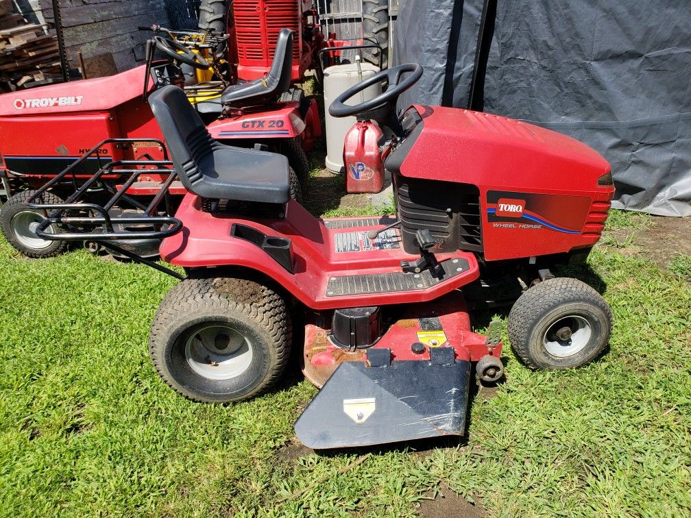 Toro 17-44 HXL Wheel Horse Tractor 17 HP
