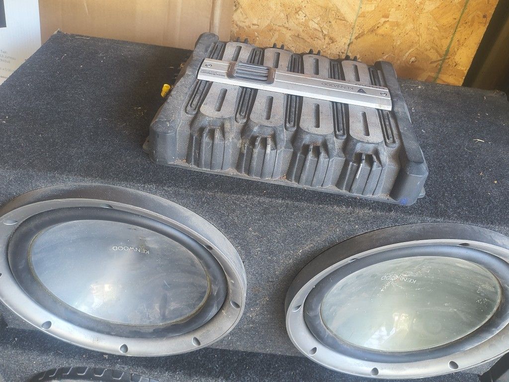 12-in Speakers Kenwood With Amplifier$220