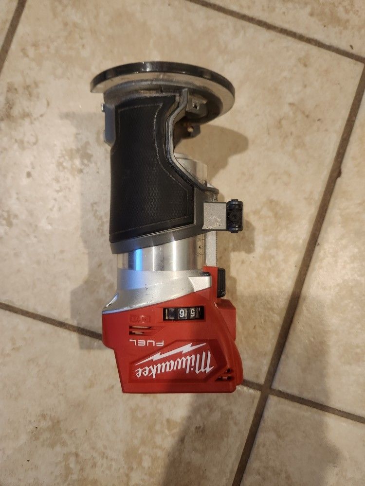 Milwaukee Router M18