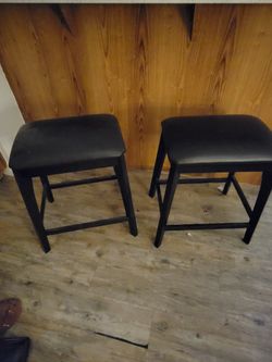2 BARSTOOLS
