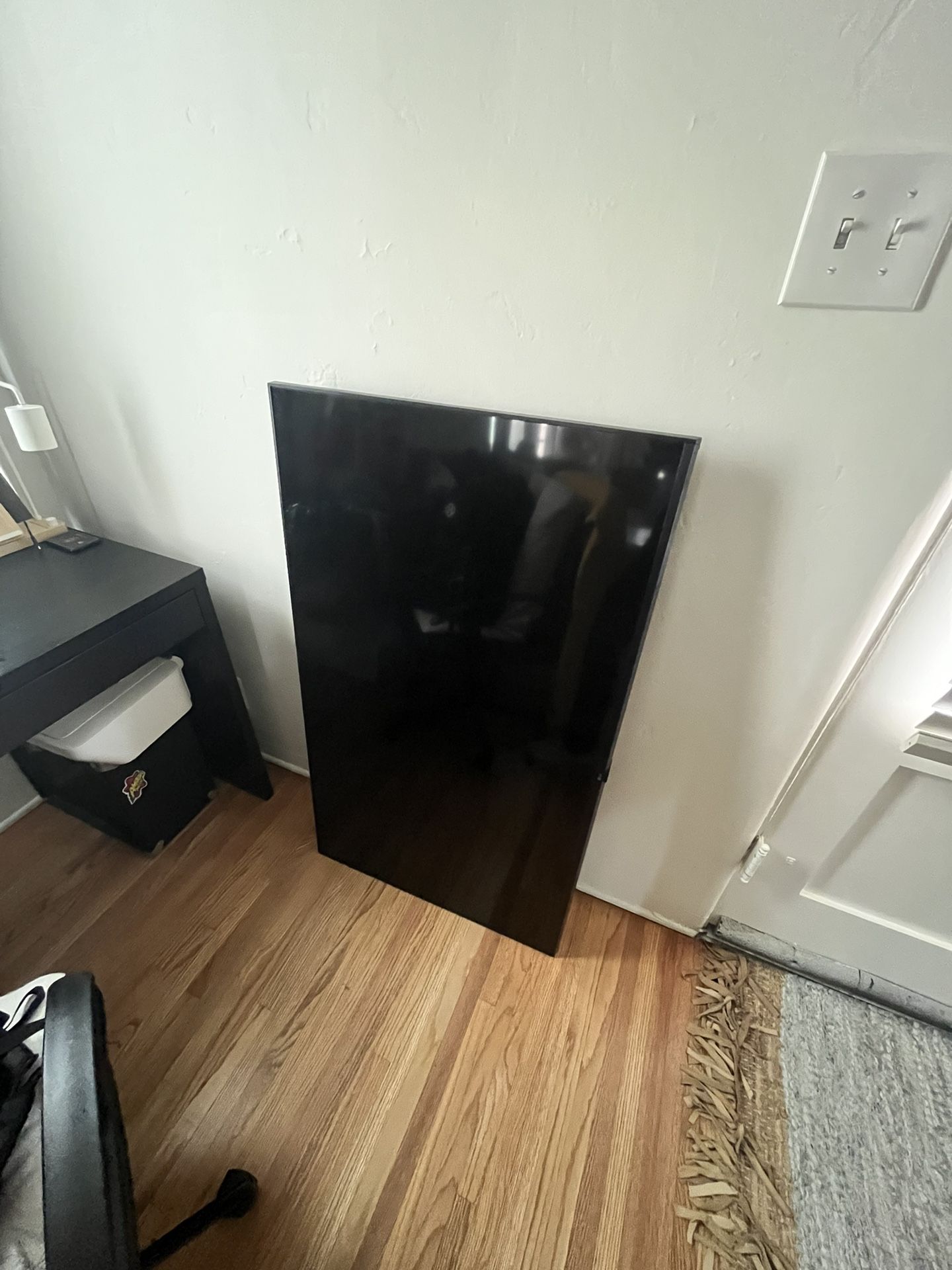 Samsung TV- Wall Mounted