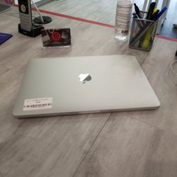 Macbook Pro 2017 13" With 16gb Ram And 256ssd >>> Read Description For Details 