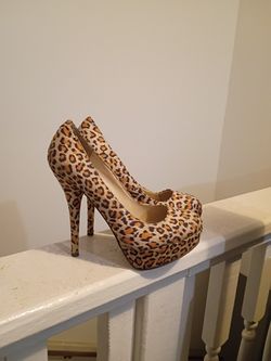 Georgous Cheetah Heels Size 8