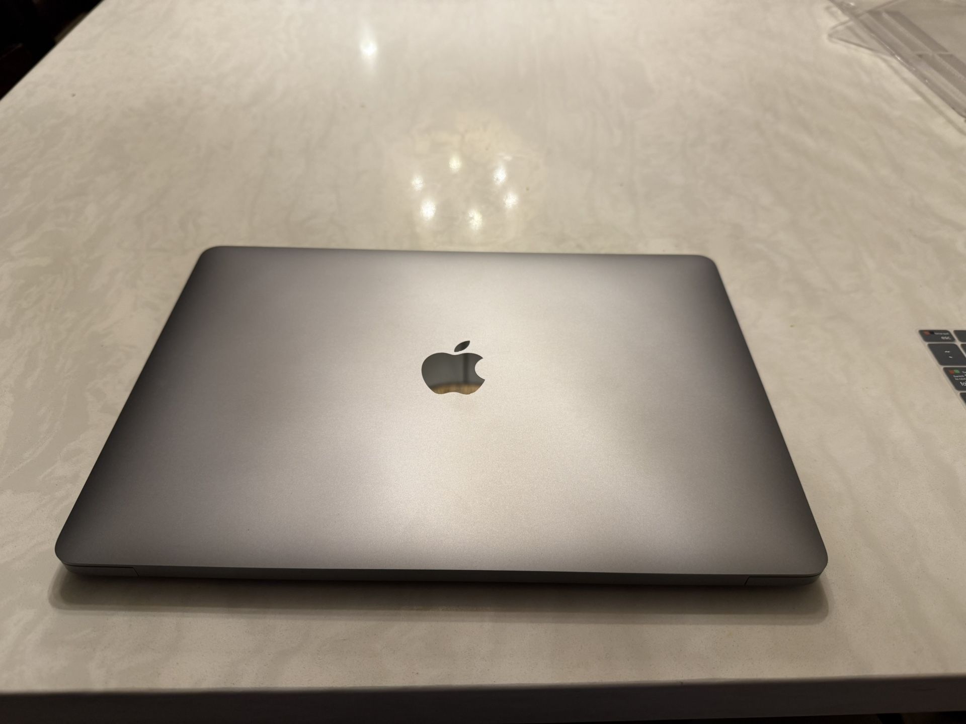 MacBook Air (13-inch, M1, 2020)