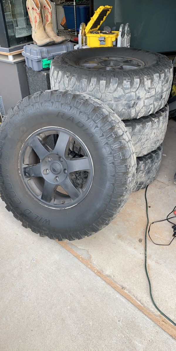 35/12.5/17 Tires with Jeep rims for Sale in El Paso, TX OfferUp