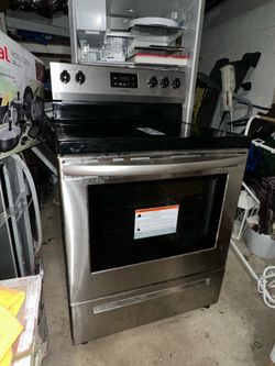 Frigidaire 30” Electric range (never used)