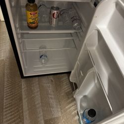 Mini Fridge 
