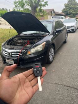 Car Keys N Remotes/ Llaves Con Control