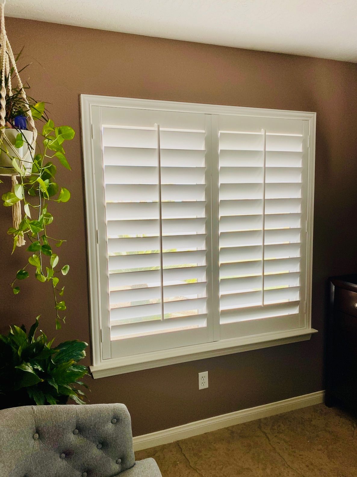 Custom Interior Wood Shutters. Install Included. Persianas De Madera. Best Pricing. We Service All of Southern California. 951-573-2560