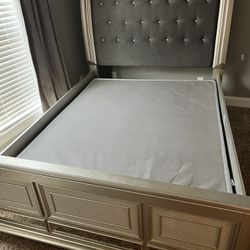 Queen Bed & Dresser