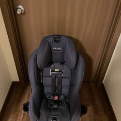 Nuna Rava Car seat The expiration date is 2031.