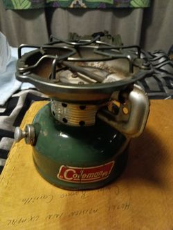 Vintage coleman single burner and colman lamp