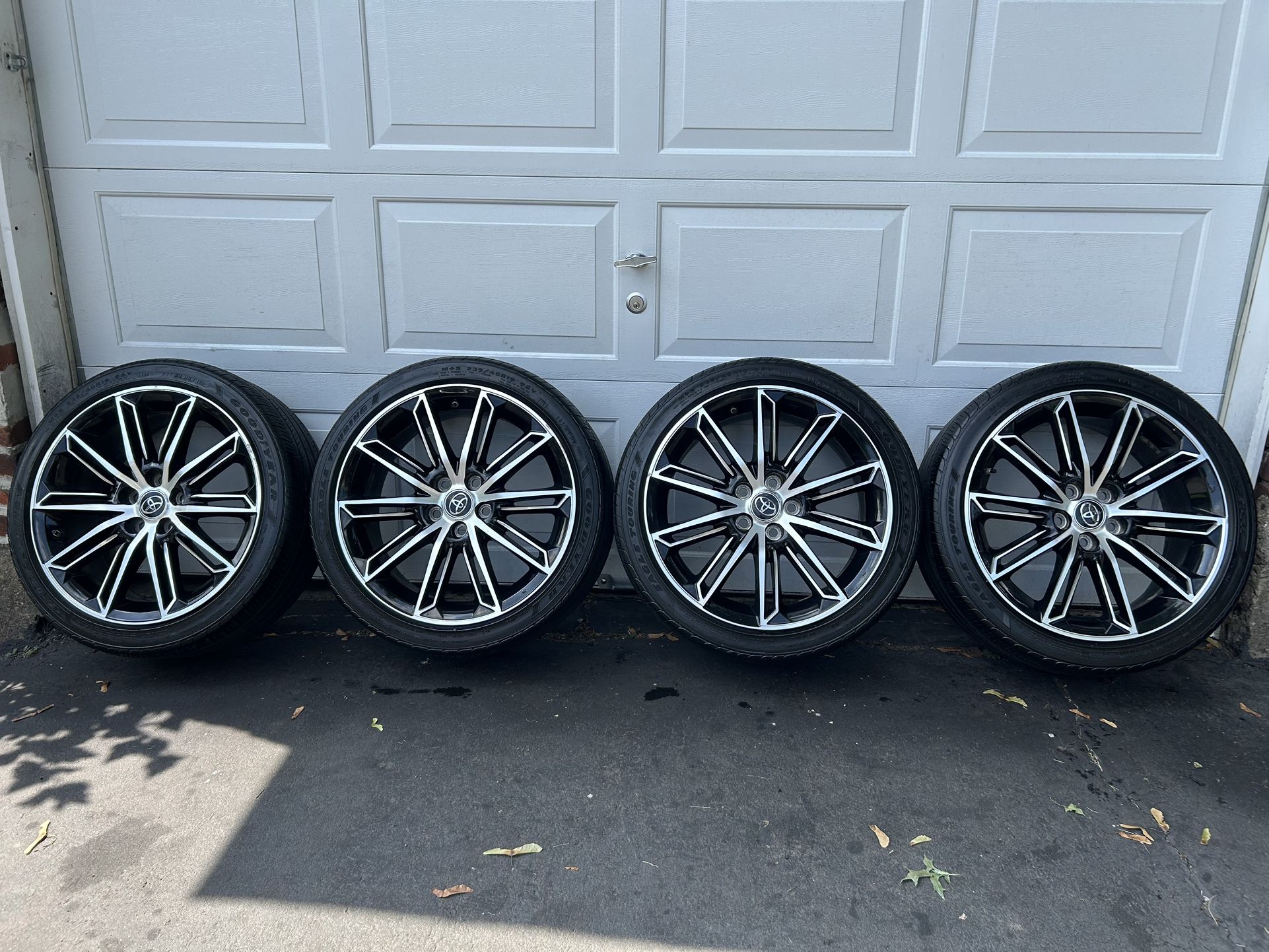 4 Camry/Avalon wheels and tires balanced. 235 40 r19. Tires are in decent condition made in 2021.