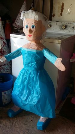 Frozen piñata