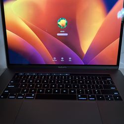 2017 MacBook Pro 15” 512GB 16GB Good condition 3 Cycles