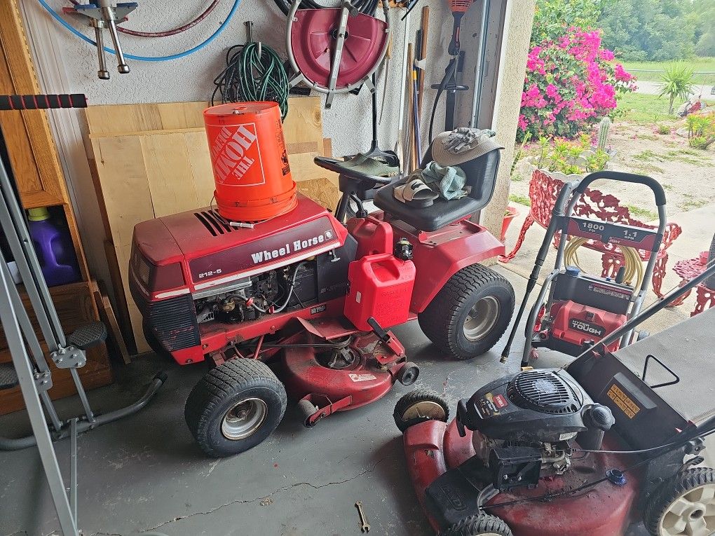 Old Wheel Horse 212-5 1999?