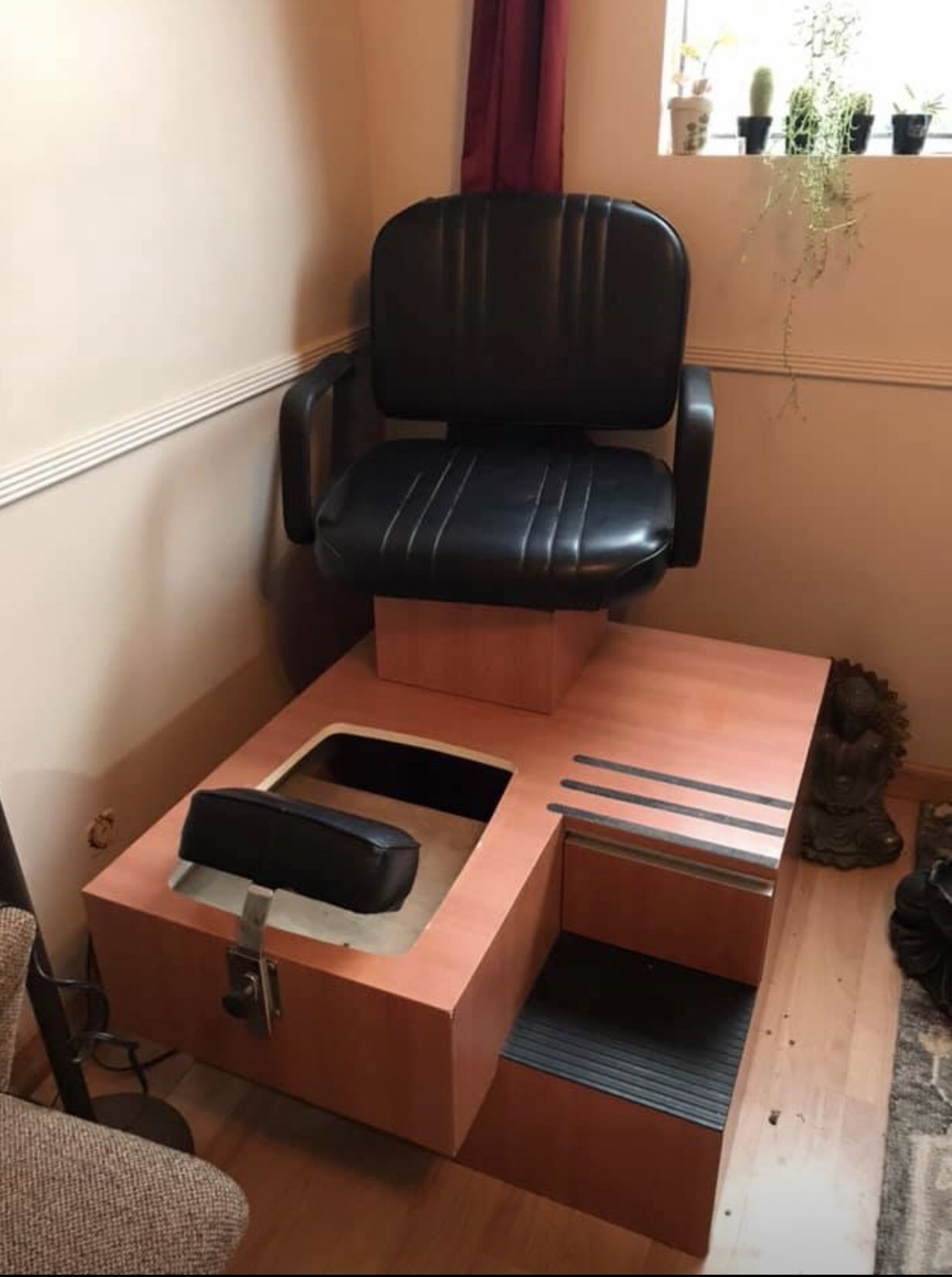 Pedicure Throne