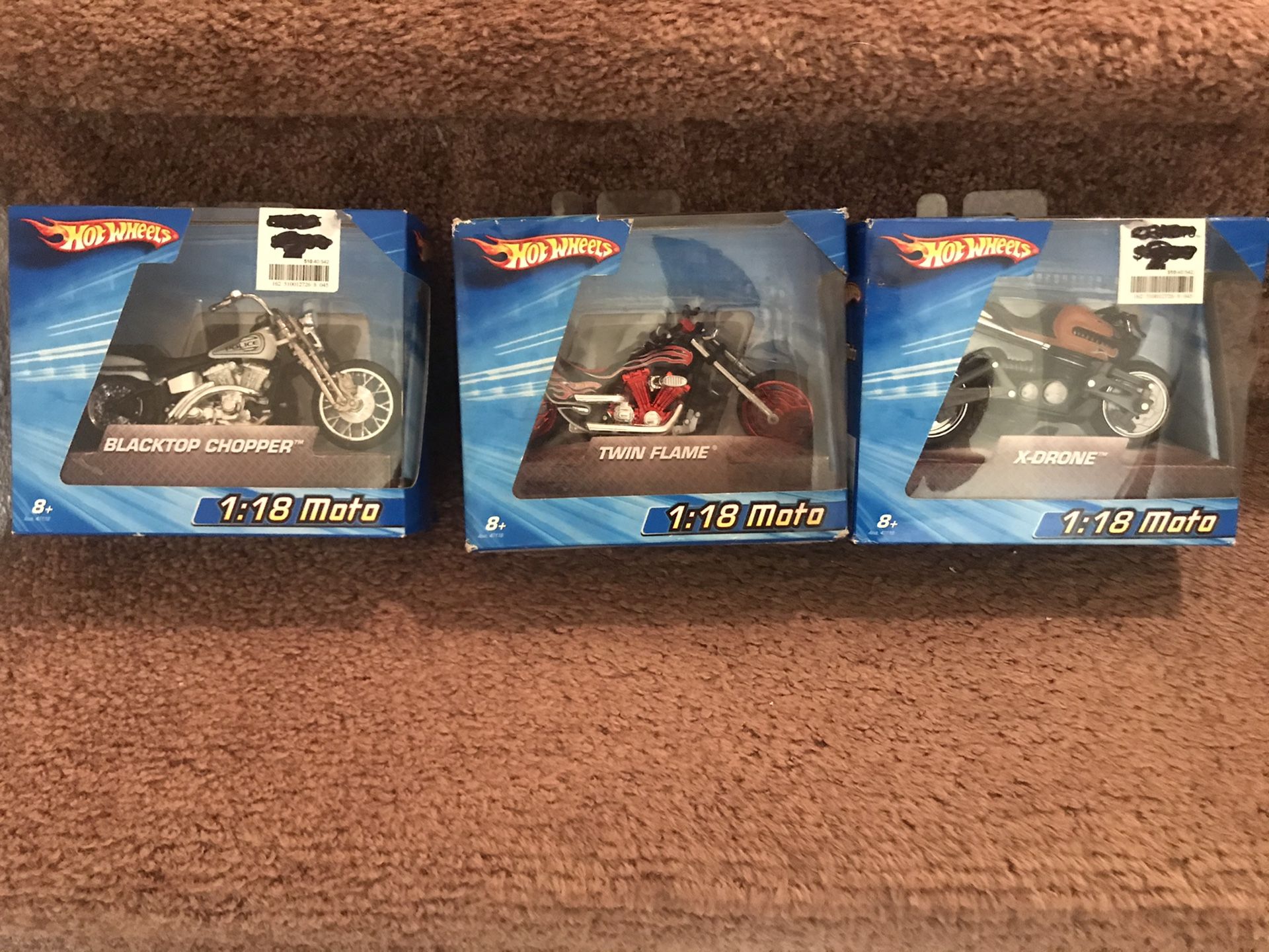 2009-Hotwheels 1:18 Motos:Black top Police Chopper,Twin Flame,X-Drone