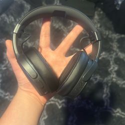 SkullCandy Crusher Wireless Headphones 🎧