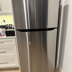 LG 20.2 CU FT TOP FREEZER REFRIGERATOR-STAINLESS STEEL ONLY 4 MONTHS OLD FACTORY WARRANTY