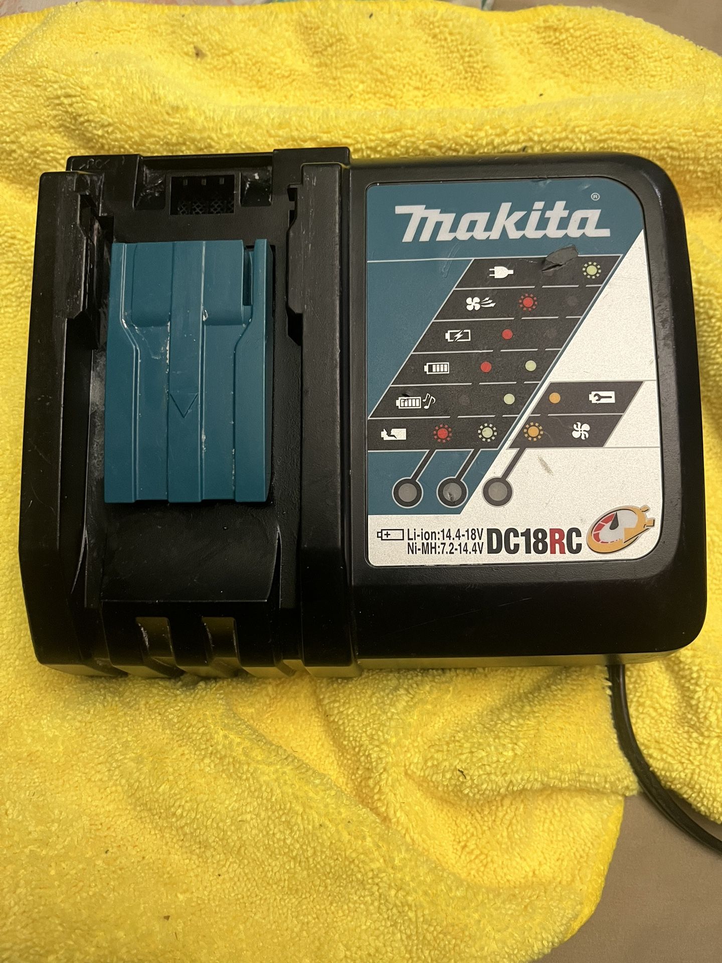 Makita Charger