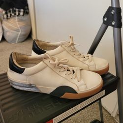 Dolce Vita Sneakers Size 6