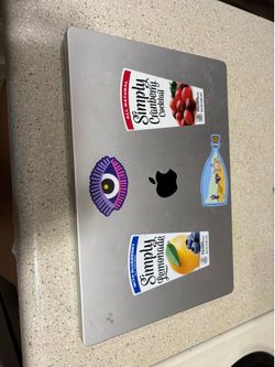 APPLE MAC LAPTOP