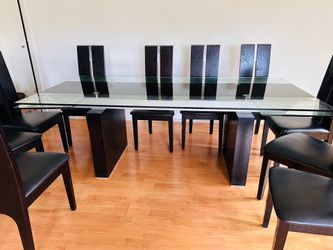 “Elegant Dining Table with 10 Chairs - Great Condition!”