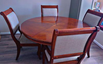 Mesa de madera sólida con 4 sillas