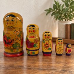 Vintage Russian Style Matryoshka Nesting Dolls 5 Pc Hand Painted Floral 6.75”