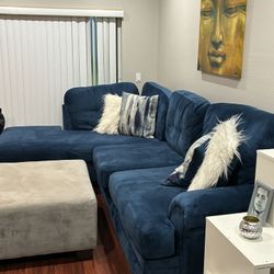 9-10 Person Beautiful Royal Blue Sectional W/ottoman