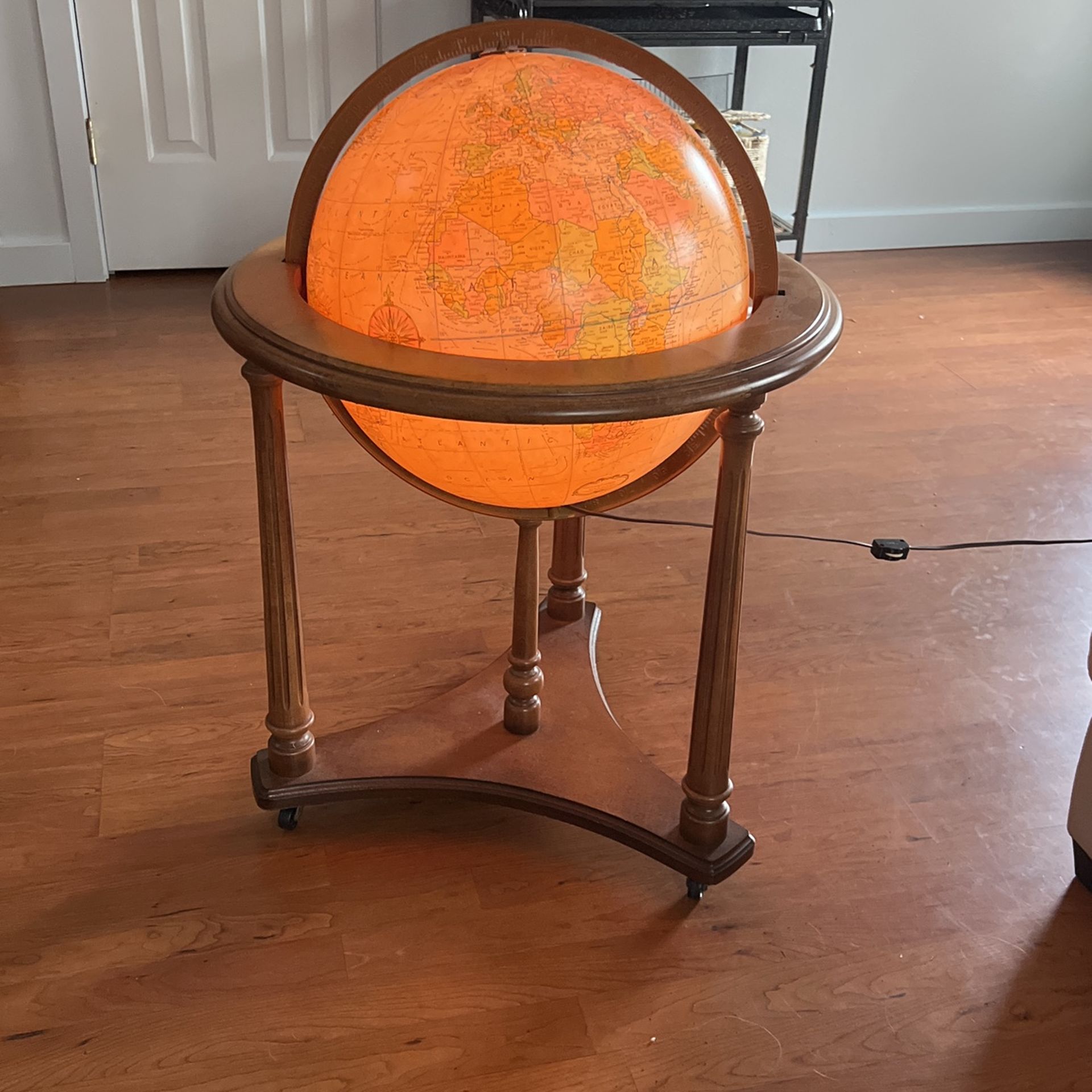 Vintage Illuminated Globe Lamp