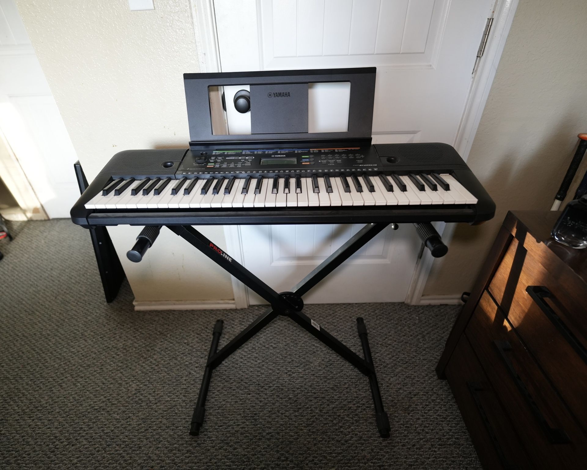 Yamaha PSR-E253 Keyboard with Stand - Excellent Condition