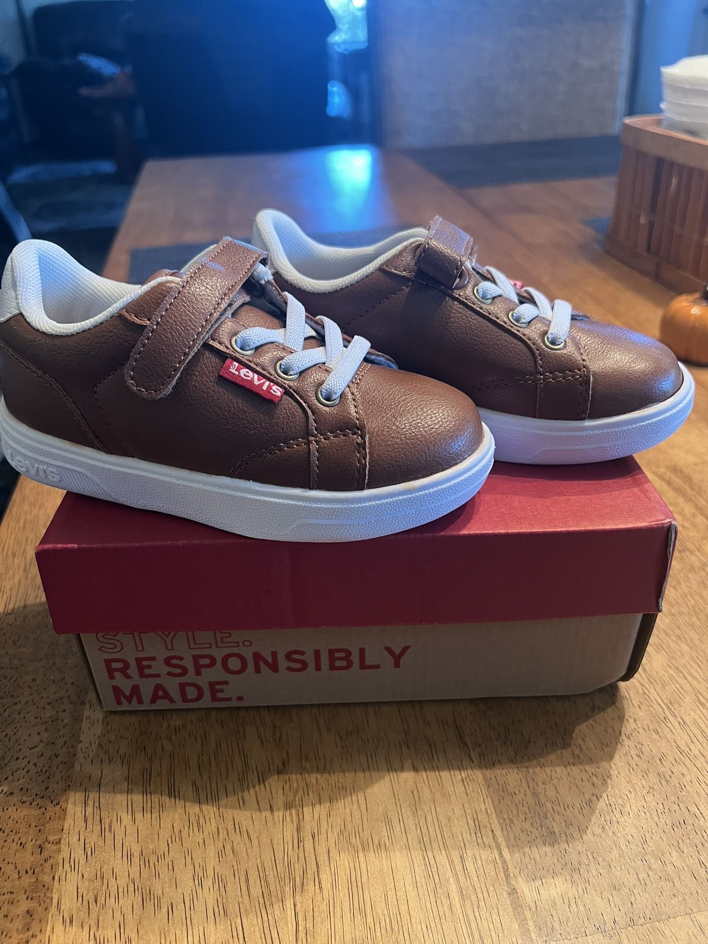 NEW - Kids/toddler  Levi sneakers. Size 9