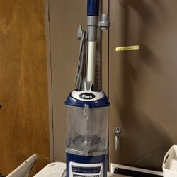 Shark Navigator Lift Away Deluxe Vacuum