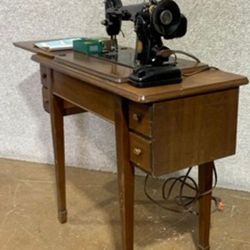 Singer Sewing Machine 