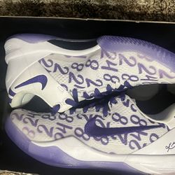 New Kobe 8 Protro Court Purple Sneakers. Size 4 youth AUTHENTIC