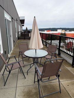 Outdoor Patio Table Set with Umbrella