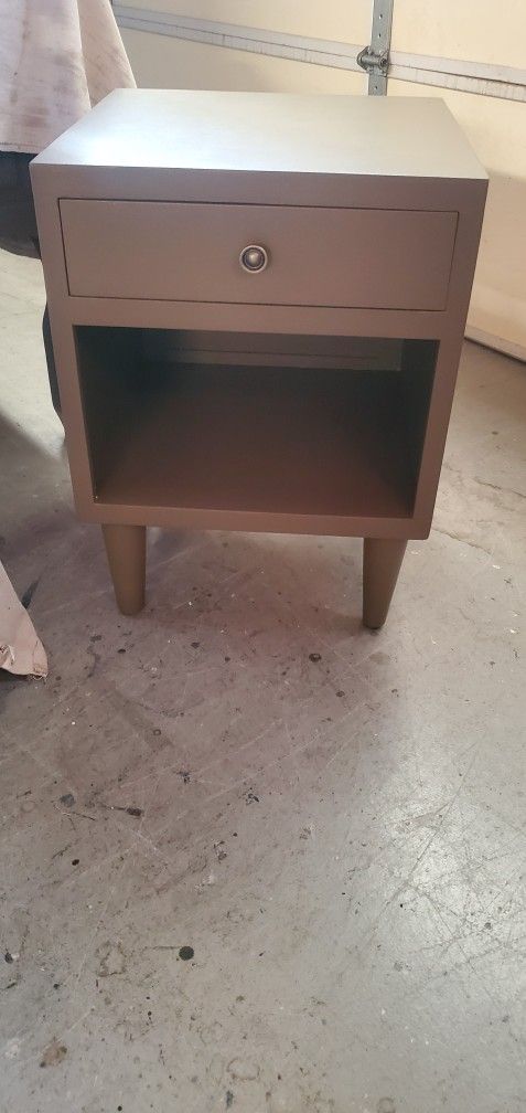 Beautiful  Brown End Tables/nightstands  24 " Tall X18x18