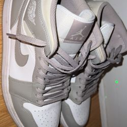 Air Jordan 1 Mid College Grey 