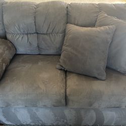 Couch sofa and love seat excelent condition